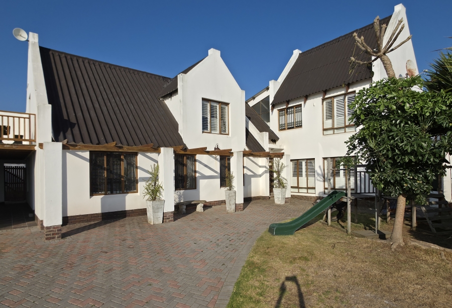 5 Bedroom Property for Sale in Wavecrest Eastern Cape
